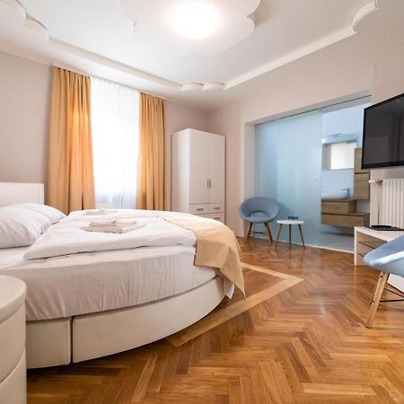 Apartments And Rooms Rubina Lubiana Esterno foto