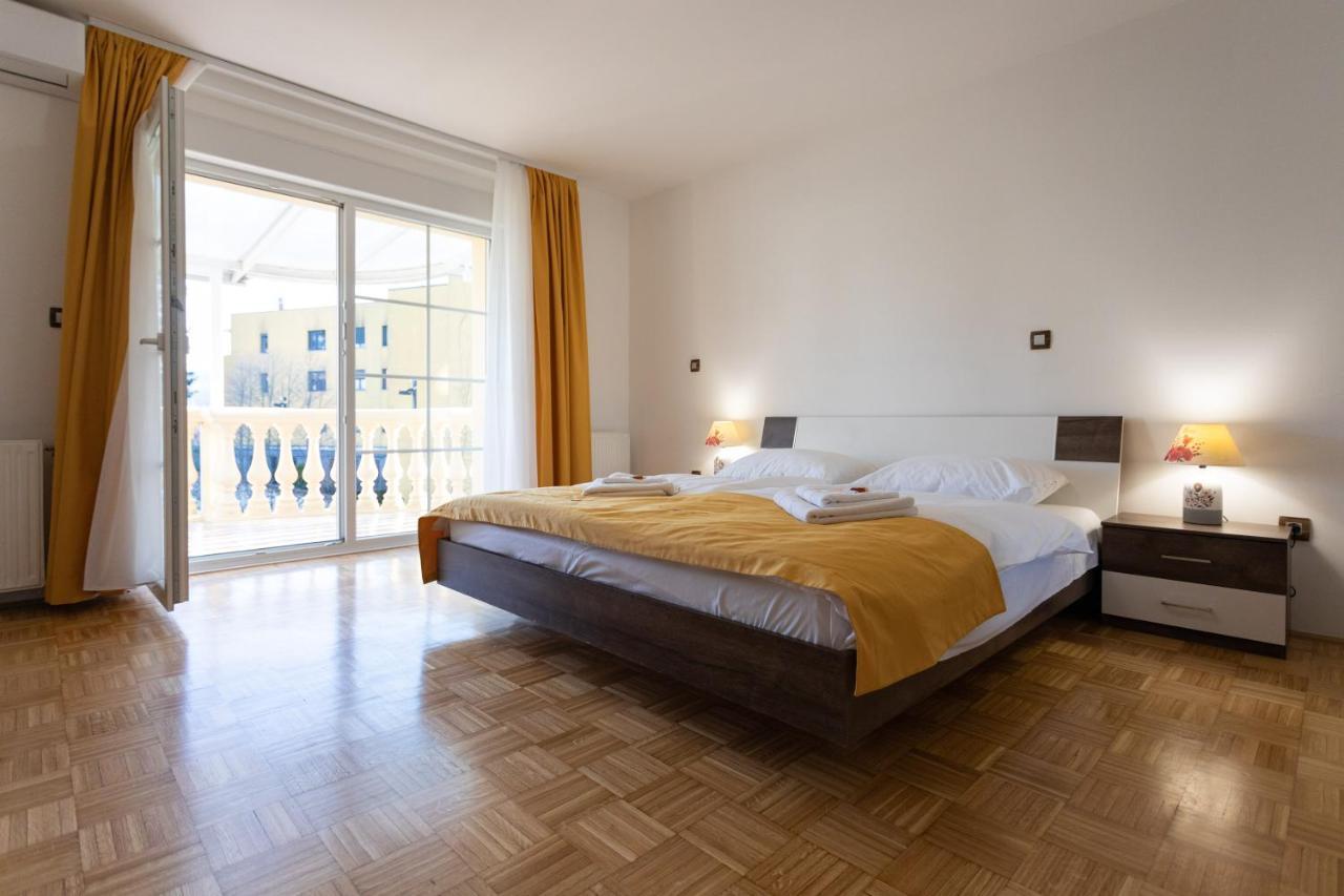 Apartments And Rooms Rubina Lubiana Esterno foto