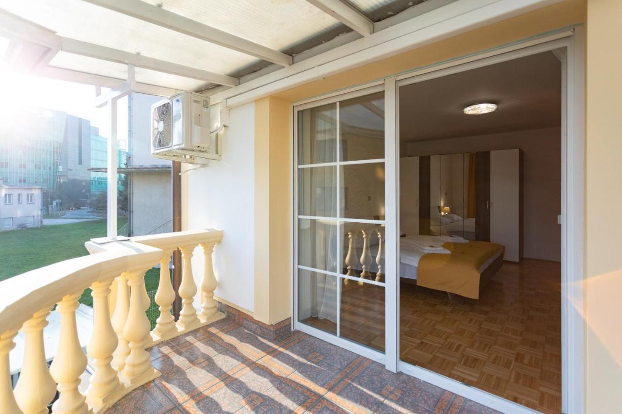 Apartments And Rooms Rubina Lubiana Esterno foto